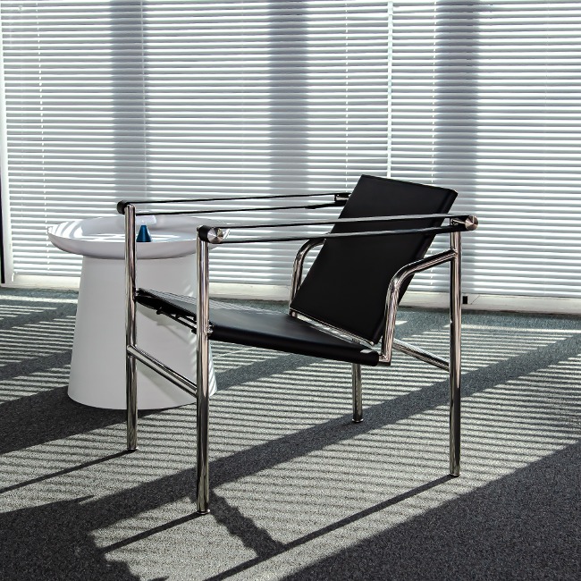 롤스 LC1 가죽 암체어 카페 철제 디자인 의자